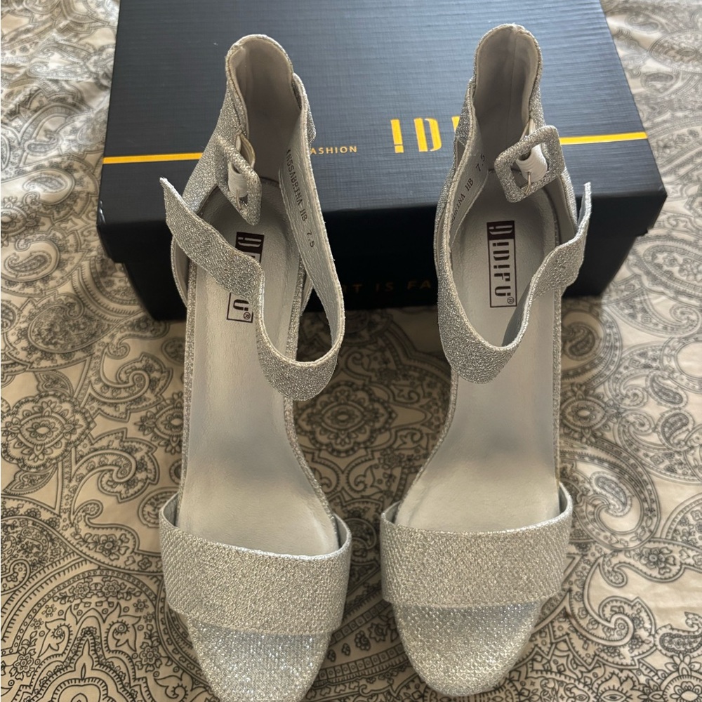 IDIFU Glittering Silver Heels